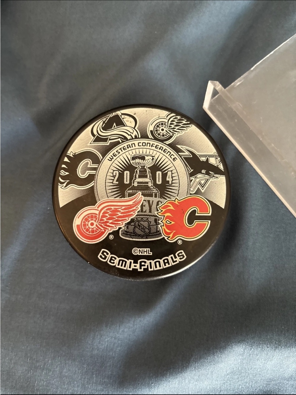 DETROIT RED WINGS 2004 Semi Finals Puck Calgary Flames Ships Fast  With Case